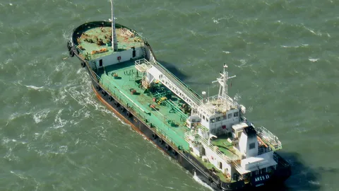 โจรสลัดโซมาเลียยอมคืนเรือบรรทุกน้ำมัน หลังปะทะกองทัพเรือกลางทะเล