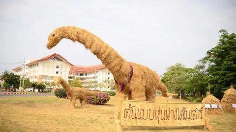 ม.มหาสารคาม เปิดตัวงานประติมากรรม หุ่นฟางไดโนเสาร์ ตัวแรกของไทย
