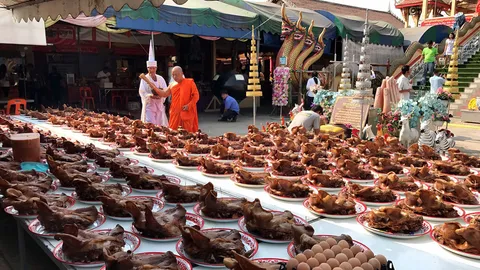 แก้บนหัวหมูกว่า 200 หัว หลวงพ่อสมหวังที่นครชัยศรี ลูกหลานเข้ามหาลัยได้