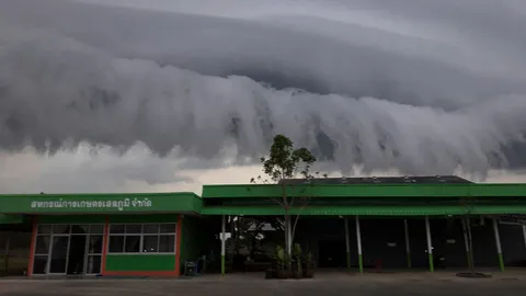 ตะลึง เมฆสึนามิก้อนมหึมาที่ร้อยเอ็ด เหมือนฝนมาห่าใหญ่ แต่ไม่มีสักเม็ด(คลิป)