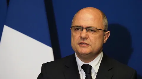 รมว.มหาดไทยฝรั่งเศสลาออก เซ่นคดีจ้างสมาชิกครอบครัวทำงานในรัฐบาล