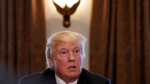 ประธาน คกก.ข่าวกรองมะกันเผย ทรัมป์อาจถูกดักฟังโดยบังเอิญหลังเลือกตั้ง