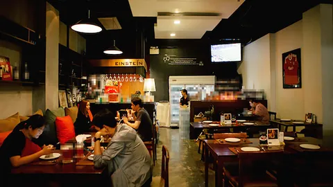 ศาสตร์ความสนุกและอาหารรสเลิศที่ EINSTEIN CAFE