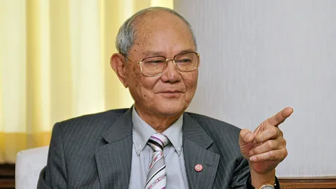 'มีชัย' เมินข้อเสนอ กกต.ยันทำเพื่อส่วนรวม ขออย่ายึดติด