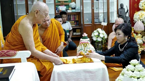 'ยิ่งลักษณ์' เข้าเฝ้าถวายสักการะ 'สมเด็จพระสังฆราชฯ' 