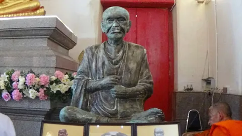 วัดดังจัดพิธีเสาร์5 รับรูปปั้นหลวงปู่โต