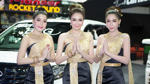 พริตตี้ชุดไทยมาแล้ว เก็บสีสันเซ็กซี่เบาๆ สาวมอเตอร์โชว์ 2017 น่ารักอะ