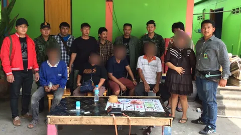 จับรอบที่8 ทหารปลอมเป็นเด็กแว้นทลายวงไฮโล เซียนวิ่งซุกใต้ถุนบ้าน(คลิป)