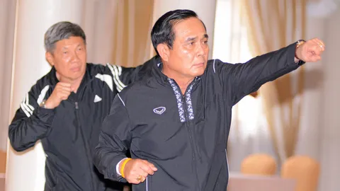 'บิ๊กตู่' ฟิต! เต้นแอโรบิก นำ ขรก.ออกกำลังกายประจำสัปดาห์