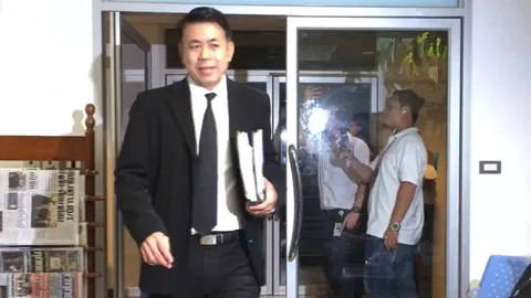 'ทักษิณ' ส่งทนายแจ้งความเอาผิดคอลัมนิสต์ดัง หมิ่นฯเลี่ยงภาษีหุ้นชินฯ