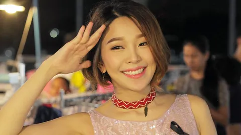 หญิงแย้ ฟุ้งมีหนุ่มคุย