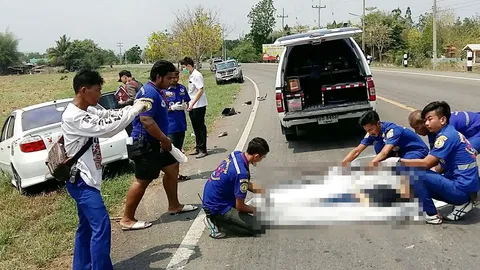 2ผัวเมียเจ้าของร้านก๋วยเตี๋ยว เมืองกาญจน์ ควบจยย. ประสานงาเก๋งดับคู่