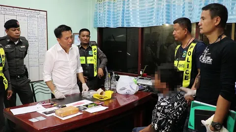 ตร.สงขลา ล่า 4 คนร้ายค้ายาเสพติด แหกด่านตรวจ ยึดยาบ้า 7 พันเม็ด (คลิป)