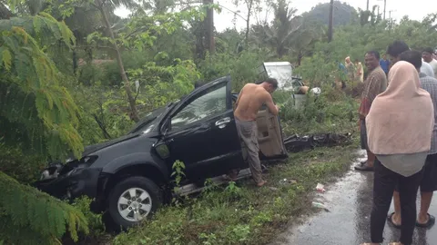 รถกระบะซิ่งเสียหลักชนกระบะอีกคันที่สวนมา สลด!พระมรณภาพ1 สาหัส3