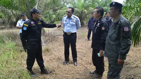 ฉก.ฉลามขาว-ทหาร-ตร. ตรวจรุกป่าชายเลน จ.ตราด ยึดคืนกว่า 228 ไร่ (คลิป)