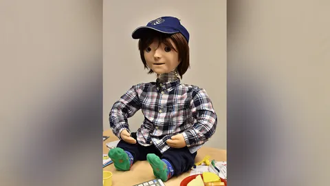 แคสปาร์เพื่อนหุ่นยนต์ของเด็กออทิสติก