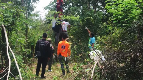 ผงะศพชายปริศนา ผูกคอในป่าละเมาะ