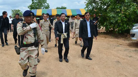 'บิ๊กฉัตร' ลงพื้นที่สระแก้ว ชูเปลี่ยนทำนาเป็นเมืองโคบาลบูรพา