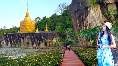 มากเสน่ห์! เที่ยวสกลนคร ตามรอยผ้าครามชิคๆ เฉลยเมืองนี้มีอะไร?