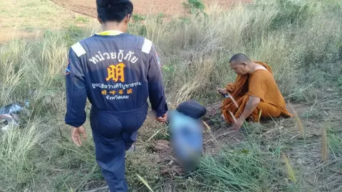 ถึงคราวจะตาย! ขี่ จยย.มาดีๆ หมาเจ้ากรรมวิ่งตัดหน้า ชนรถล้มคอหัก