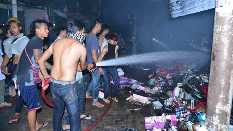 ไฟไหม้ตลาดดอยเวาแม่สาย เผาร้านเครื่องใช้ไฟฟ้าวอดราว 5 แสน (คลิป)