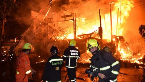 เพลิงไหม้ชุมชนสวนพลู เทอดไท ซอย 19 วอด 20 หลัง ไฟคลอกตาย 1