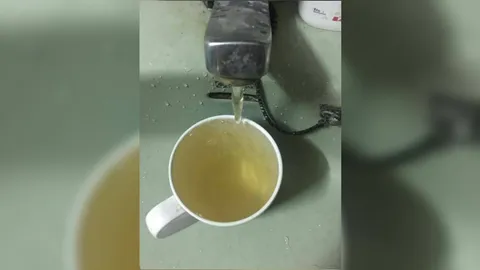 ไม่เอาเก๊กฮวย! ชาว อ.อู่ทอง โวยประปาสีขุ่น หวั่นปนเชื้อโรค