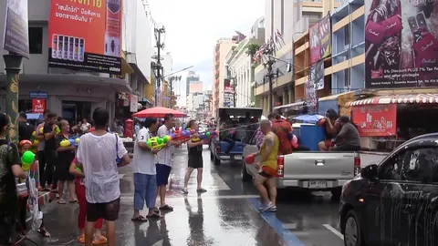 หลายจังหวัดเริ่มสาดน้ำ ตามประเพณีสงกรานต์ สนุกสนานคึกคักทั่ว ปท.