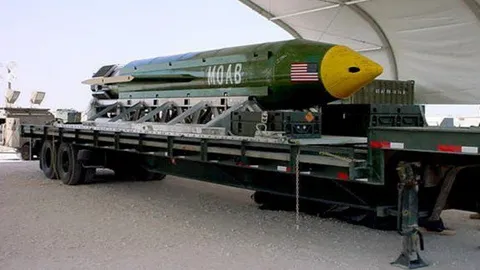 สหรัฐฯ ทิ้ง 'โคตรระเบิด' ใส่เทือกเขาในอัฟกัน เป้าหมายทำลายรังไอซิส