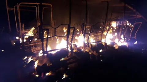 ไฟไหม้โรงจอดรถกอล์ฟ สนามกอล์ฟกฤษดา ซิตี้ วอดไป 60 คัน เสียหายกว่า10ล.