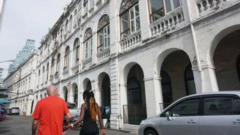 ตึกเก่าร้อยปี! ส่อง 5 สถาปัตยกรรมรุ่นคุณปู่ เจริญกรุง วันเดียวก็เที่ยวได้!