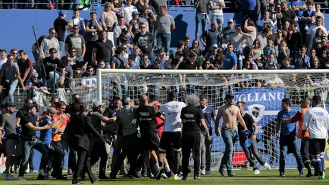 ชมคลิปแฟนบาสเตียหัวร้อน ป่วนเกมฉะ 'ลียง’ จนต้องยกเลิก