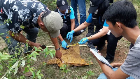 นึกว่ากลิ่นเน่าจากซากสัตว์ ชาวอ่าวน้อยตะลึง พบศพปริศนาตายมาเดือนกว่า