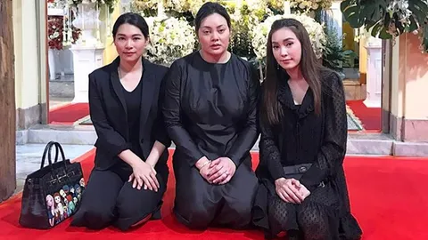 เมย์-ปอ ร่วมฟังสวดศพ แม่เล็ก ให้กำลังใจ ตั๊ก บอกต้องสู้