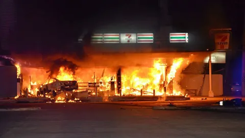 ซิ่งเก๋งชน