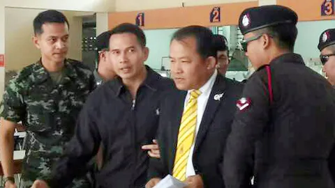 สกัด'ศรีสุวรรณ' ทหารลุย ล็อกเข้ามทบ.11 อดร้องหมุดคณะราษฎรหาย