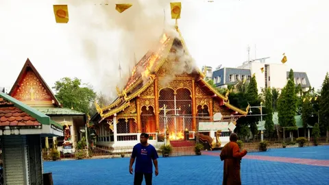 ไฟไหม้วิหารวัดป่าแดด เชียงใหม่ หลังคาเป็นไม้ แสนเสียดายเสียหายนับล้าน