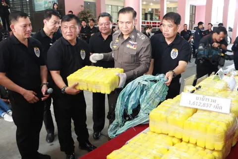 รอง ผบ.ตร.แถลงจับ 3 คดียาเสพติด ซิวลูกตำรวจ บช.ก. ยึดของกลาง 1ล้านเม็ด