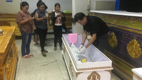 พ่อหอบลูกสาว 6 ขวบไปไซต์ก่อสร้าง เด็กซุกซนตกนั่งร้าน 2 เมตร ดับสลด