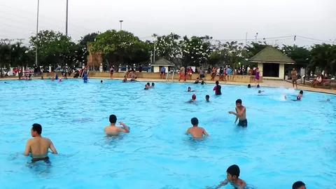 อ่างทองเปิดสวนน้ำ เฉลิมพระเกียรติฯ