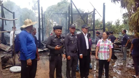 นายกกิ่งกาชาด บุรีรัมย์ มอบถุงยังชีพ เจ้าของบ้านไม้ถูกเพลิงเผาวอด 