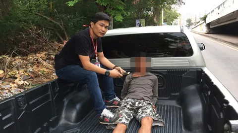 หนุ่มเมากาวจี้ 2 สาวพี่น้องบังคับแก้ผ้าหวังข่มขืน โชคดีชาวบ้านช่วยทัน