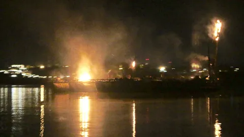 ไฟไหม้แพหรูเมืองกาญจน์วอดหมด 2 หลัง นทท.ต่างชาติโชคดียังไม่เข้าพัก (คลิป)