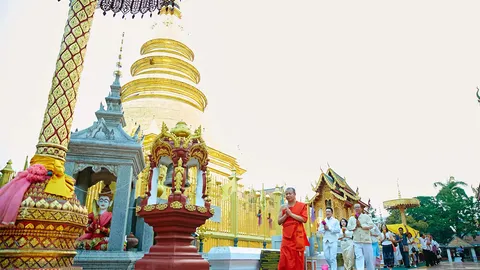 วิสาขบูชา มหามงคล ไหว้พระธาตุรับเหรียญปีระกา