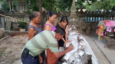 ส่องหาเลขเด็ด แม่ตะเคียนทอง 300 ปี ที่มุกดาหาร ให้โชคหลายงวดติด