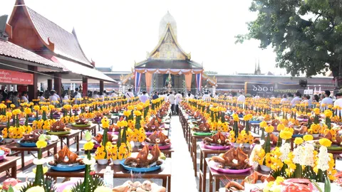 ชาวพิษณุโลก ถวายเครื่องสักการะบูชา พระพุทธชินราช ครบ 660 ปี