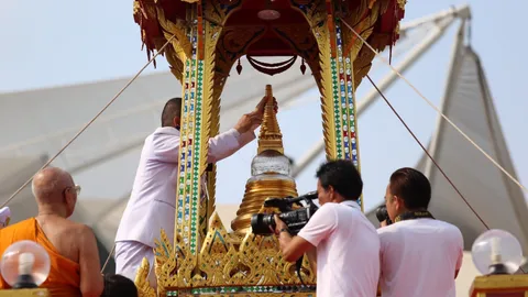 อัญเชิญพระบรมธาตุ ประดิษฐานอินดอร์สเตเดียมฯ เนื่องในวันวิสาขบูชา