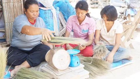 วอนช่วยสาวน้อยอยากเป็นทหาร ยากจนสละให้น้องเรียน ตัวเองไปเป็นเด็กปั๊ม 