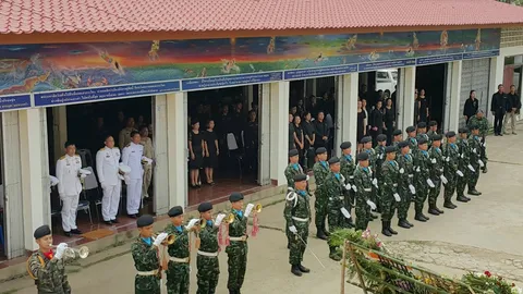 ผวจ.มุกดาหาร ร่วมพิธีพระราชทานเพลิงศพ สิบเอก ทหารกล้าเหยื่อบึมนราฯ