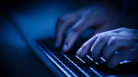 รัฐสั่งปิดแล้ว 6,300 เว็บไซต์ ขอความร่วมมือ "เฟซบุ๊ก" จัดการโพสต์หมิ่น